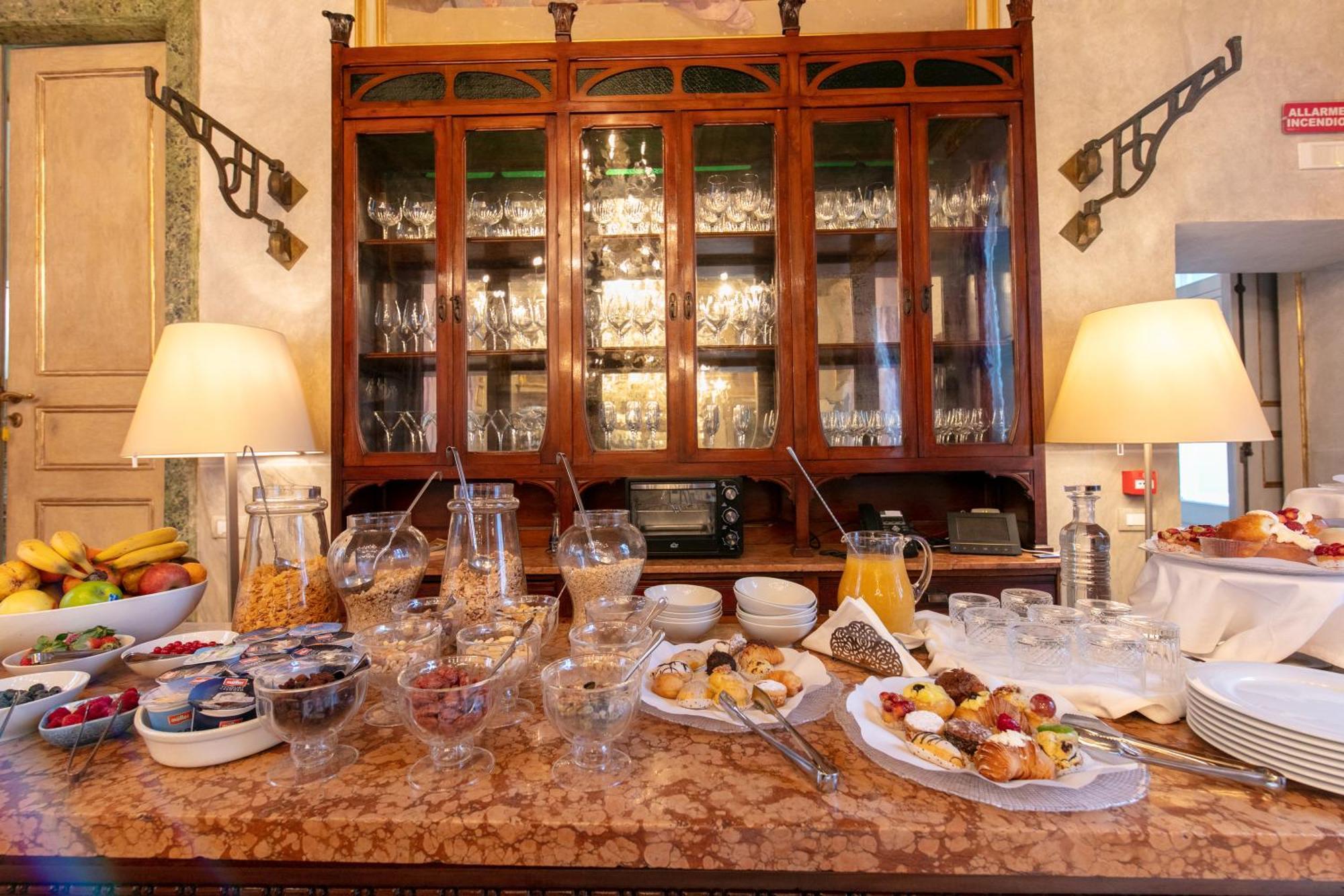 Hotel Palazzo Doria Napoli Esterno foto